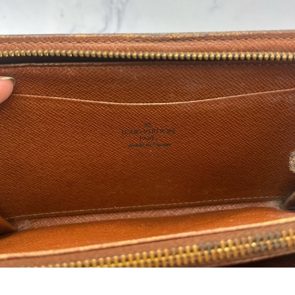 🔥🔥LOUIS VUITTON Zippy Long Wallet Portomone
Vintage Monogram LV - Picture 12 of 16